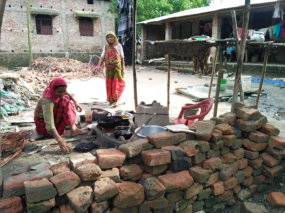 Zafar Alam's family had started cooking in their washed-away kitchen. (Photo credit: Aritra Bhattacharya). Zafar Alam's family had started cooking in their washed-away kitchen. (Photo credit: Aritra Bhattacharya).
