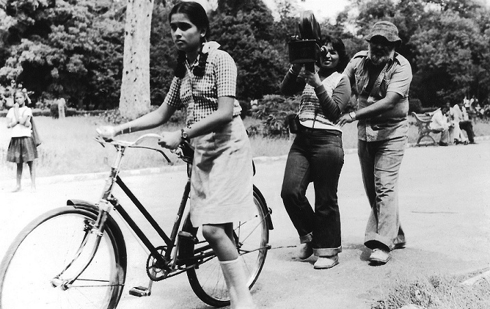 Arunaraje Patil and Vikas Desai with Padmini Kolhapure on the sets of Gehrayee. Courtesy HarperCollins India. Arunaraje Patil and Vikas Desai with Padmini Kolhapure on the sets of Gehrayee. Courtesy HarperCollins India.
