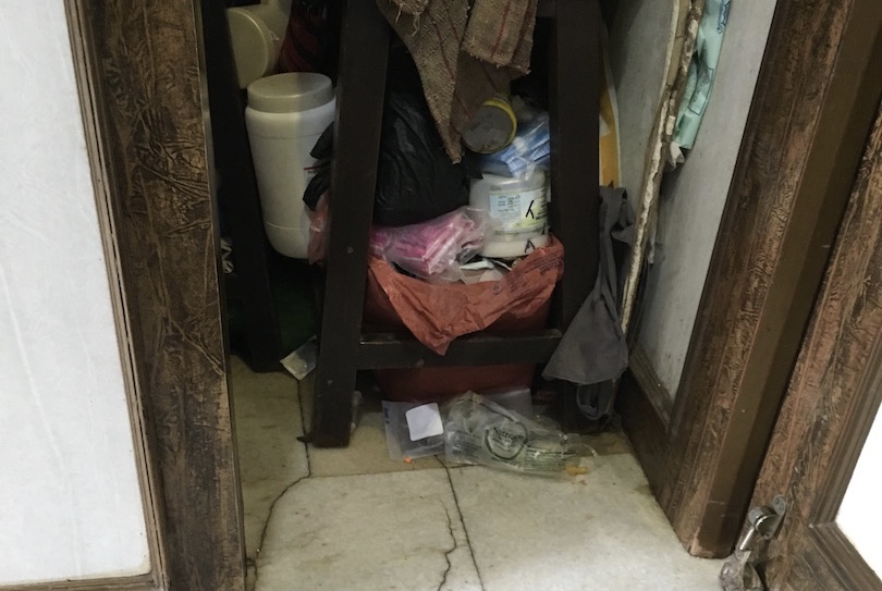 Biomedical waste lying in open on the floor at a clinic in Byculla where a doctor said he reused syringes. Photo: Priyanka Vora Biomedical waste lying in open on the floor at a clinic in Byculla where a doctor said he reused syringes. Photo: Priyanka Vora
