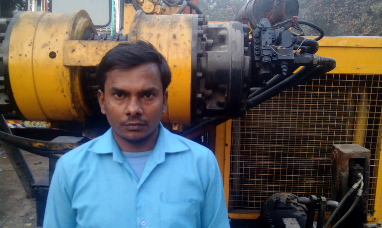Rajesh Jha is one of many factory workers who got November's salary in old notes. Rajesh Jha is one of many factory workers who got November's salary in old notes.