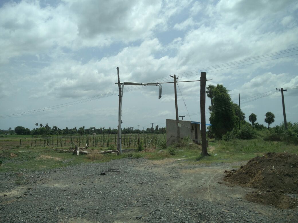 Tankers draw groundwater using pipes. Image credit: Vinita Govindarajan Tankers draw groundwater using pipes. Image credit: Vinita Govindarajan