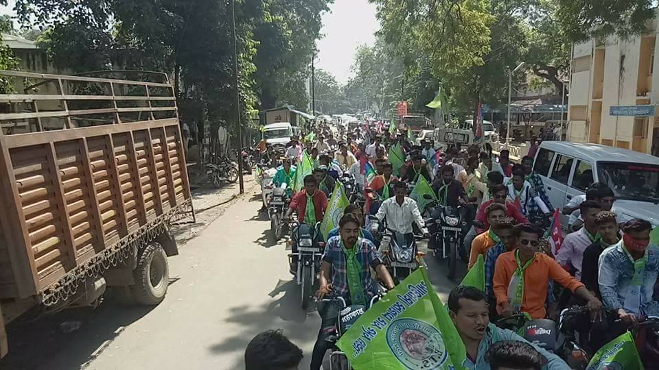 Bhilistan Tiger Sena workers prepare for a rally. Photo credit: Facebook/BTS Bhilistan Tiger Sena workers prepare for a rally. Photo credit: Facebook/BTS
