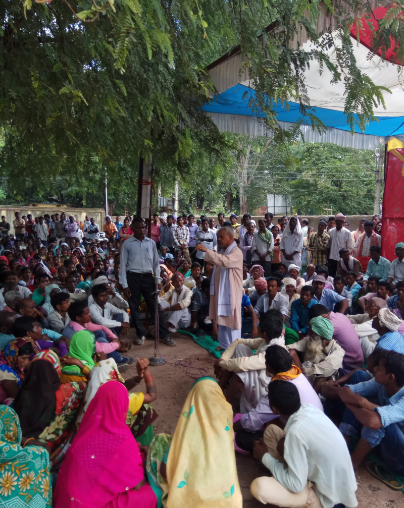 A protest regarding land issues and displacement was held in Jharkhand’s Latehar district on October 6. Photo courtesy: George Monipally. A protest regarding land issues and displacement was held in Jharkhand’s Latehar district on October 6. Photo courtesy: George Monipally.