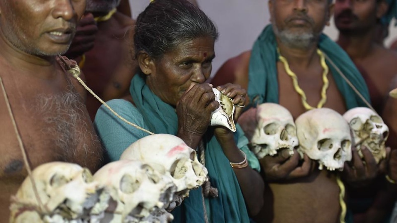 Farmers from Tamil Nadu protest in New Delhi against the Centre's failure to provide drought-hit farmers with relief. (Photo credit: HT). Farmers from Tamil Nadu protest in New Delhi against the Centre's failure to provide drought-hit farmers with relief. (Photo credit: HT).