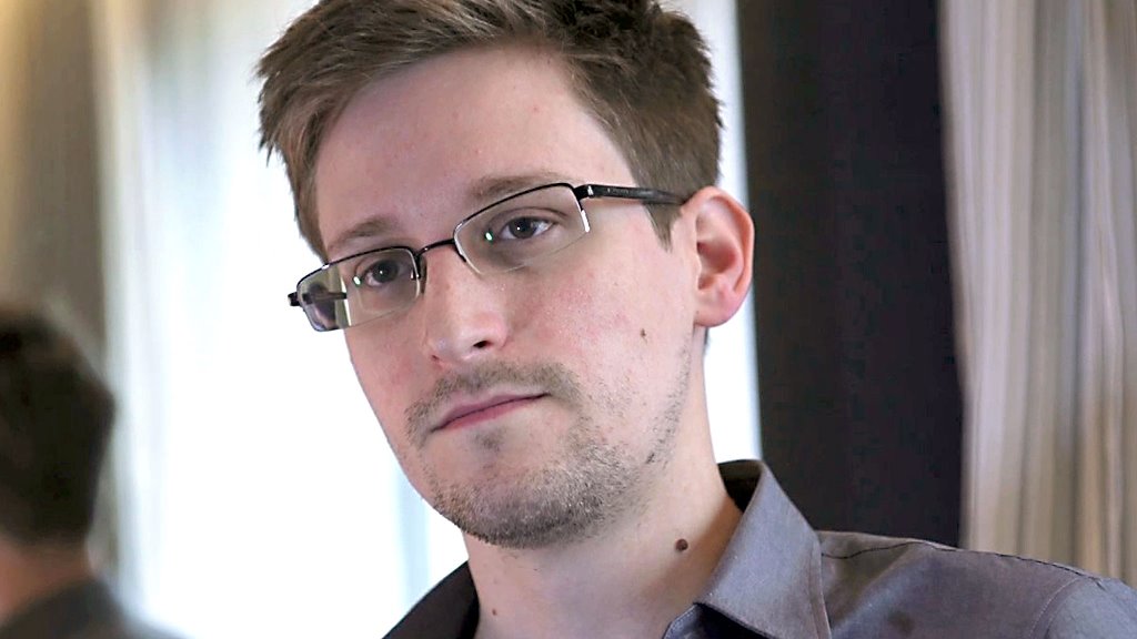 For two weeks June 2013, Edward Snowden was untraceable, while he shunted between the homes of three refugee families in Hong Kong. For two weeks June 2013, Edward Snowden was untraceable, while he shunted between the homes of three refugee families in Hong Kong.
