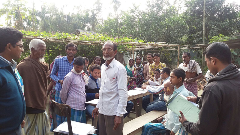 Verification in Garemari village. Photo credit: Ipsita Chakravarty Verification in Garemari village. Photo credit: Ipsita Chakravarty