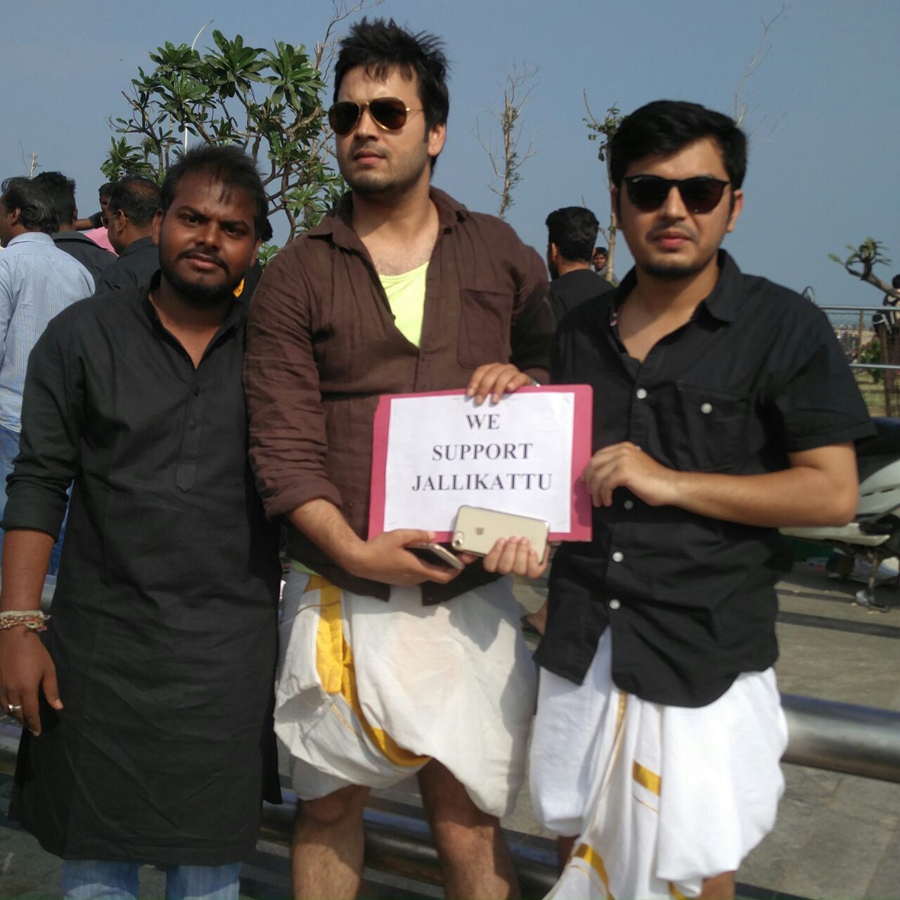 Bhowmik (right) supports jallikattu. Bhowmik (right) supports jallikattu.