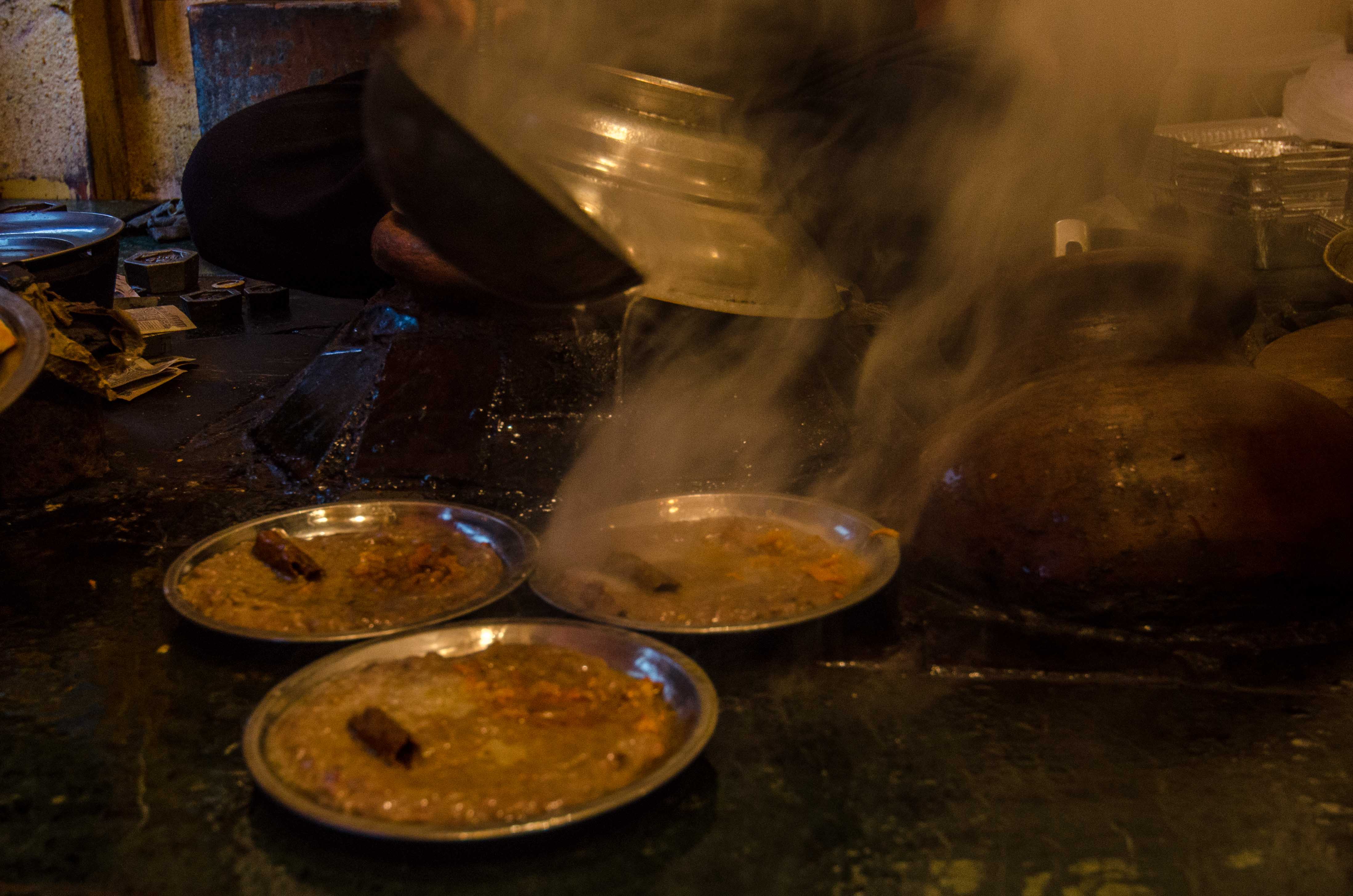 Boiling mustard oil is poured over the harissa. Photo: Rayan Naqash Boiling mustard oil is poured over the harissa. Photo: Rayan Naqash