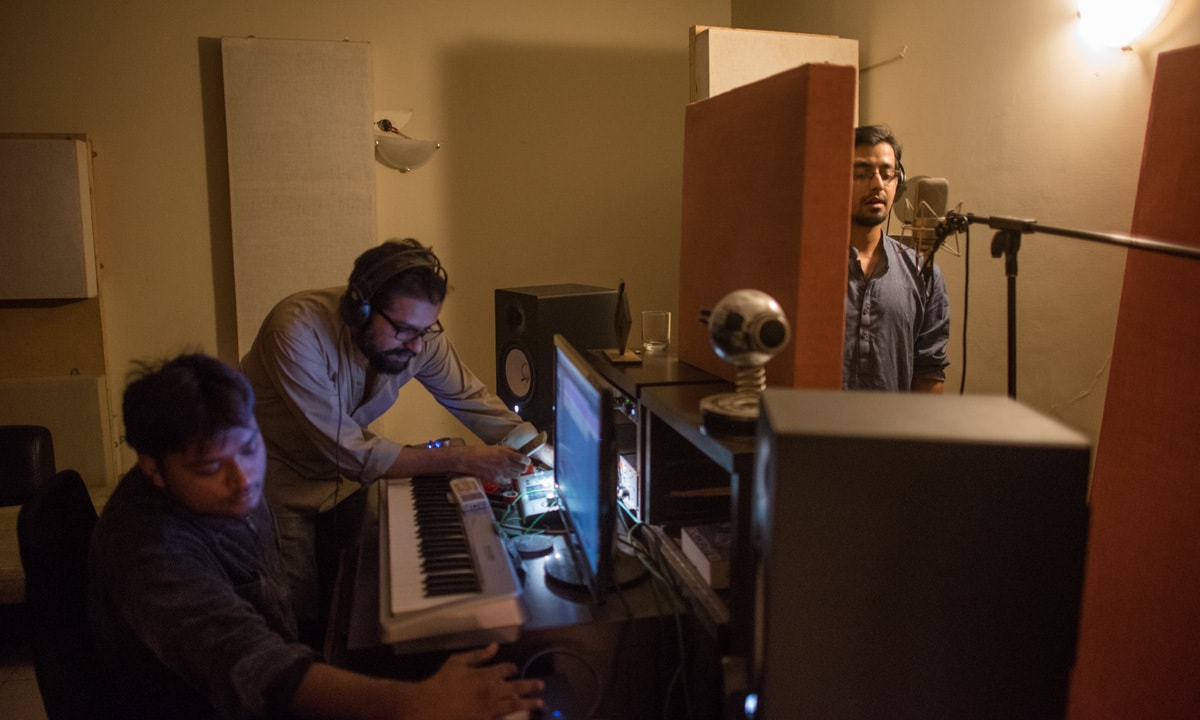 Ali Suhail records backup vocals for Ntasha Humera Ejaz’s song at the studio of Omran Shafique (centre) of Mauj | Mohammad Ali, White Star Ali Suhail records backup vocals for Ntasha Humera Ejaz’s song at the studio of Omran Shafique (centre) of Mauj | Mohammad Ali, White Star