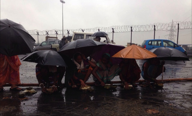 The blockade was led by women. (Photo credit: Rinchin) The blockade was led by women. (Photo credit: Rinchin)