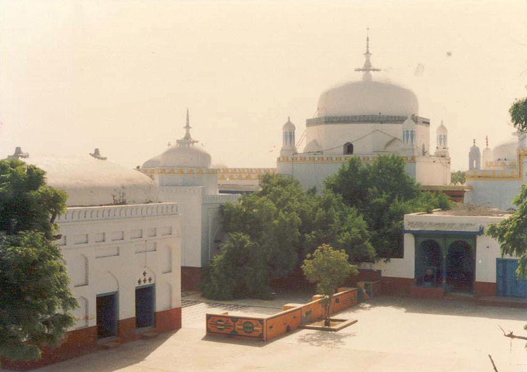 Jhulelal/Shaikh Tahir Shrine at Uderolal, Sindh. Source: Flickr Jhulelal/Shaikh Tahir Shrine at Uderolal, Sindh. Source: Flickr