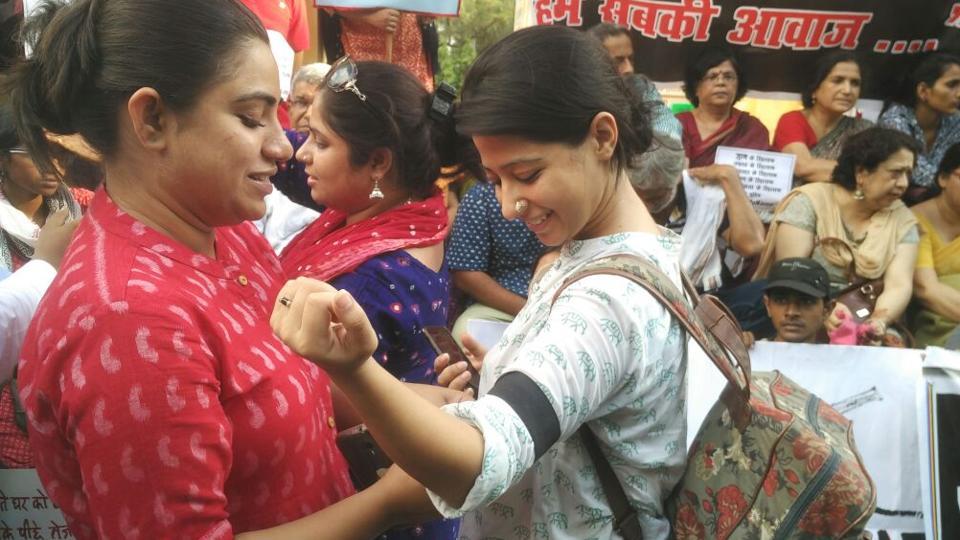 Youngsters tie black armbands at Lucknow's Youngsters tie black armbands at Lucknow's