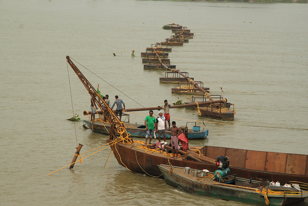 Illegal sand mining is a rampant problem in the riverbed of the Ganga and along its banks. Credit: Beth Walker Illegal sand mining is a rampant problem in the riverbed of the Ganga and along its banks. Credit: Beth Walker