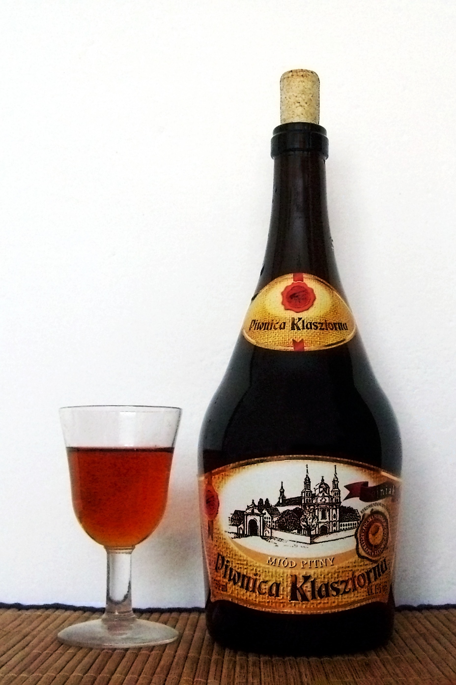 Trójniak, a Polish mead (Image from Wikimedia Commons). Trójniak, a Polish mead (Image from Wikimedia Commons).