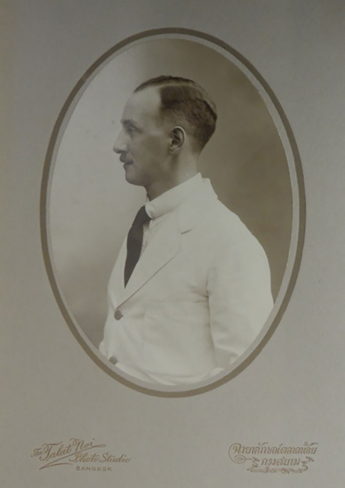 Photograph of Reginald Le May made around 1925 at the Talat Noi Photo Studio in Bangkok. Photo credit: British Library, MSS Eur C275/6 Photograph of Reginald Le May made around 1925 at the Talat Noi Photo Studio in Bangkok. Photo credit: British Library, MSS Eur C275/6