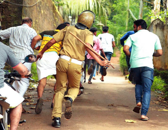 Police lathicharge anti-pipeline protestors in Kozhikode on November 1. Photo by special arrangement Police lathicharge anti-pipeline protestors in Kozhikode on November 1. Photo by special arrangement