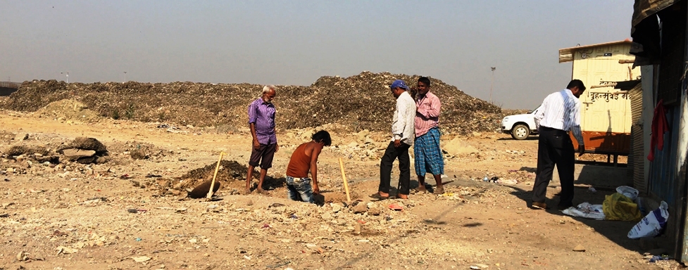 BMC workers handle approximately 3,000 metric tonnes of refuse daily at the Deonar dumping yard. (Photo credit: Venkatraghavan Rajagopalan). BMC workers handle approximately 3,000 metric tonnes of refuse daily at the Deonar dumping yard. (Photo credit: Venkatraghavan Rajagopalan).