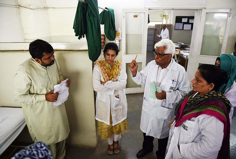 Dr Rizvi, who heads the Sindh Institute of Urology and Transplantation (SIUT) which has treated millions free of cost, is seen here speaking to doctors and patients at his facility. (Photo credit: AFP) Dr Rizvi, who heads the Sindh Institute of Urology and Transplantation (SIUT) which has treated millions free of cost, is seen here speaking to doctors and patients at his facility. (Photo credit: AFP)