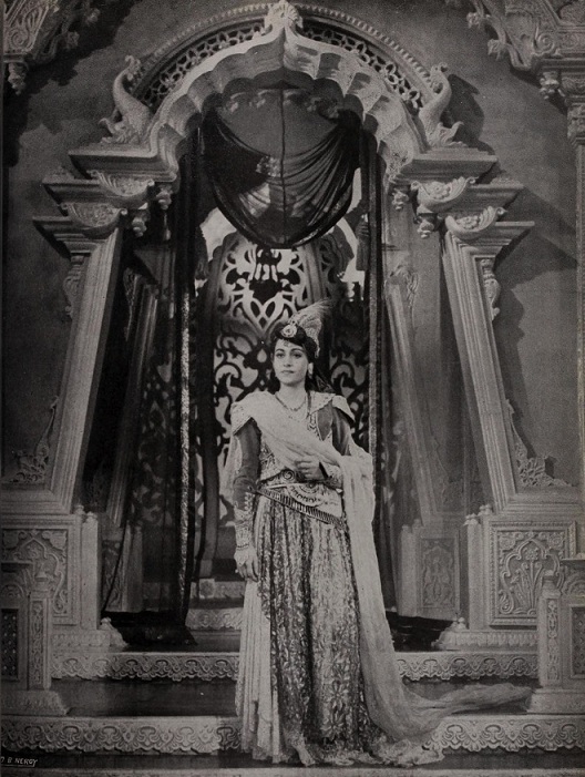Veena as Bahar in the shelved Mughal-e-Azam. Veena as Bahar in the shelved Mughal-e-Azam.
