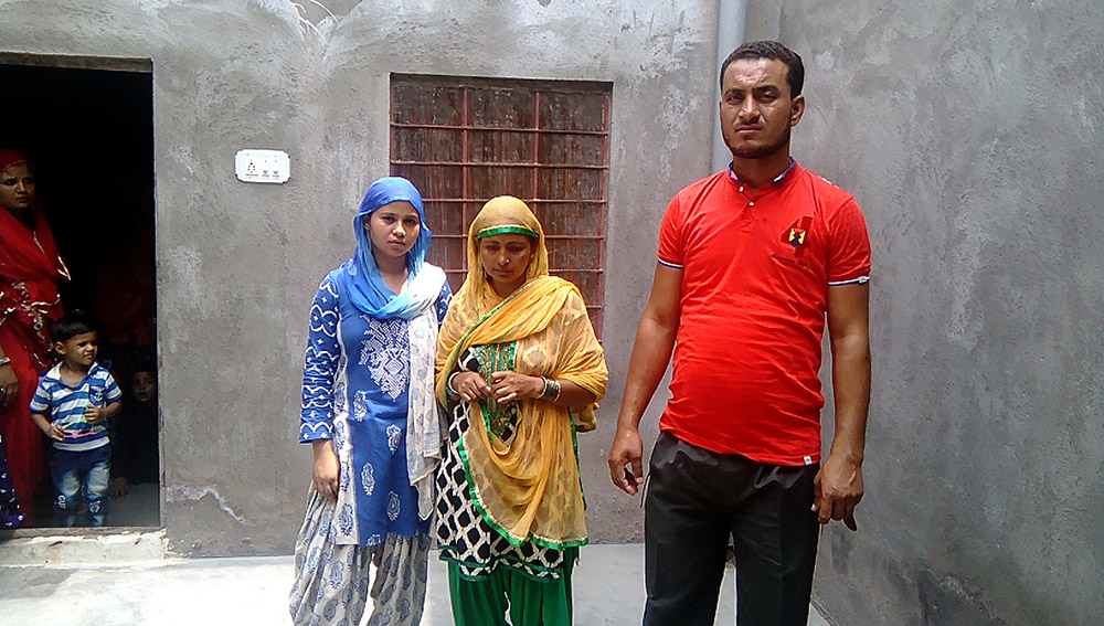 Rafeeq's mother Gulshan Bano with her daughter and a relative. Photo credit: Abhishek Dey. Rafeeq's mother Gulshan Bano with her daughter and a relative. Photo credit: Abhishek Dey.