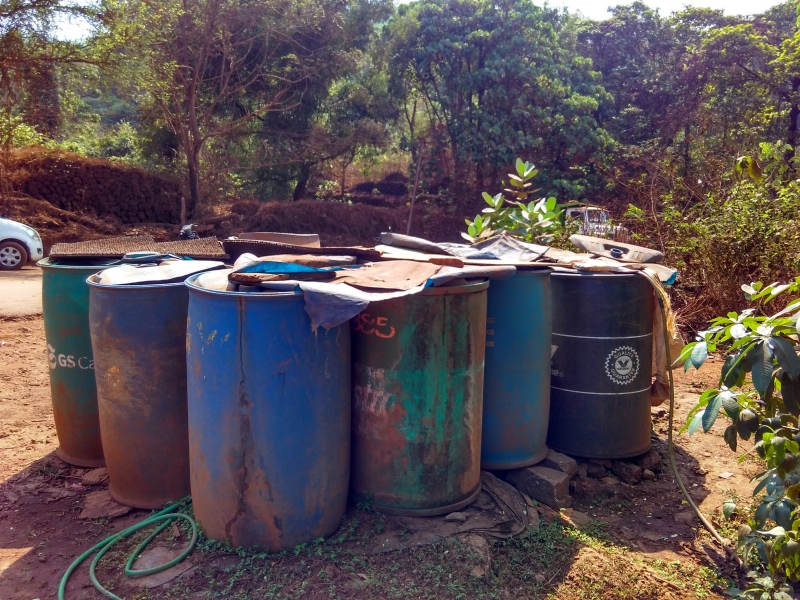 Drums to collect tanker water at Sonshi village. (Photo credit: Pamela D’Mello). Drums to collect tanker water at Sonshi village. (Photo credit: Pamela D’Mello).