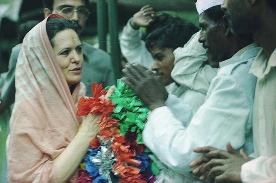 Sonia Gandhi greets people in May 1999, a year after she became Congress president. (Credit: Pradeep Singh / HT) Sonia Gandhi greets people in May 1999, a year after she became Congress president. (Credit: Pradeep Singh / HT)