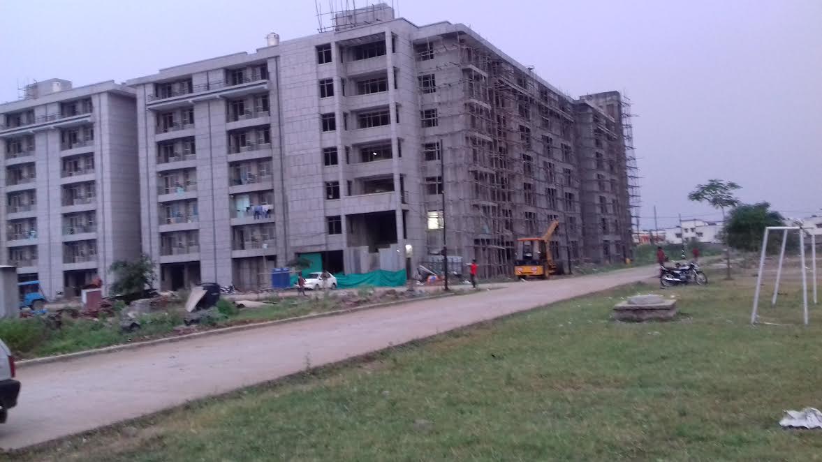 एम्स में अभी तक छात्रावास भी पूरी तरह बनकर तैयार नहीं हो पाए हैं एम्स में अभी तक छात्रावास भी पूरी तरह बनकर तैयार नहीं हो पाए हैं