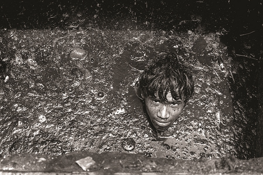 Among the dangers of working inside the hole: passing out from inhaling toxic gas, slipping in the slime and losing consciousness, or being carried away in the rush of water and waste. Among the dangers of working inside the hole: passing out from inhaling toxic gas, slipping in the slime and losing consciousness, or being carried away in the rush of water and waste.