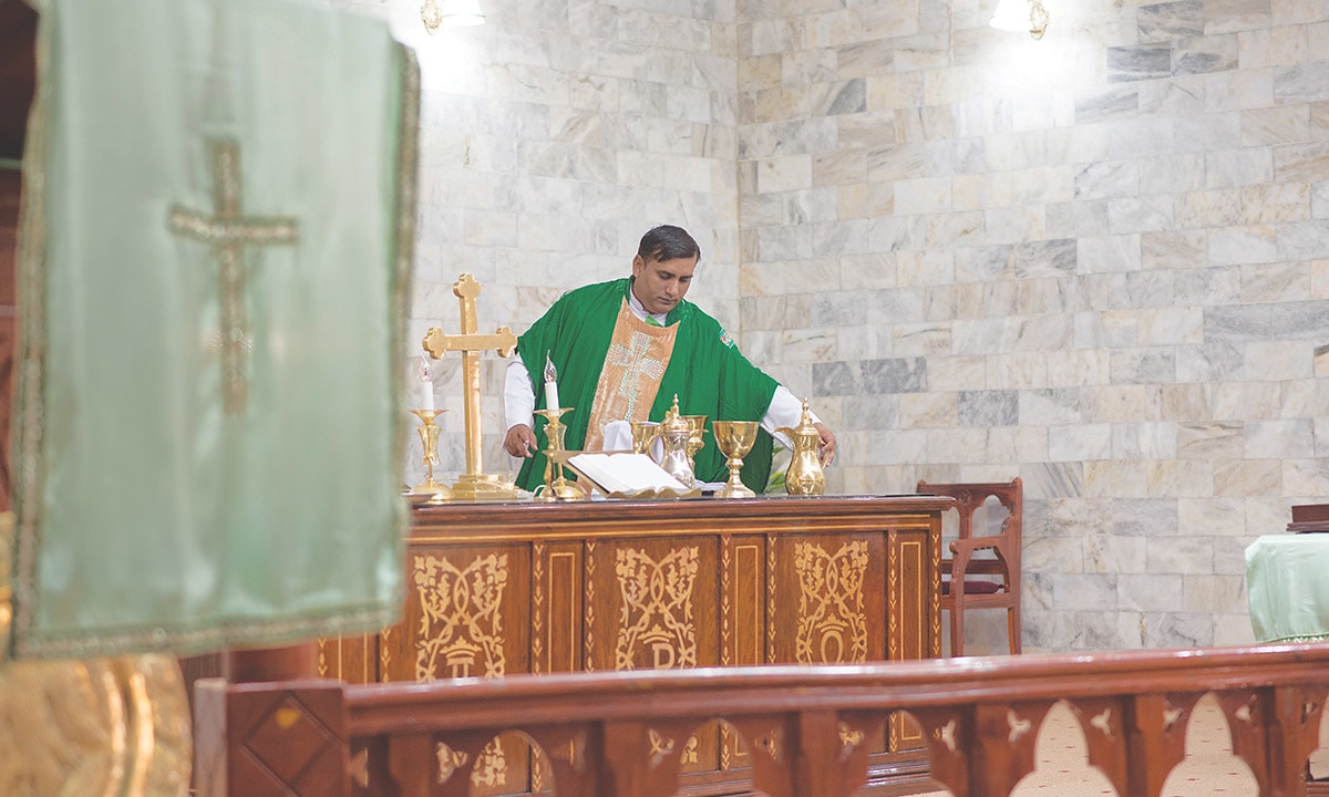 Pastor Simon Bashir leads Sunday Mass at the Bethel Memorial Methodist Church | Sara Faruqi Pastor Simon Bashir leads Sunday Mass at the Bethel Memorial Methodist Church | Sara Faruqi