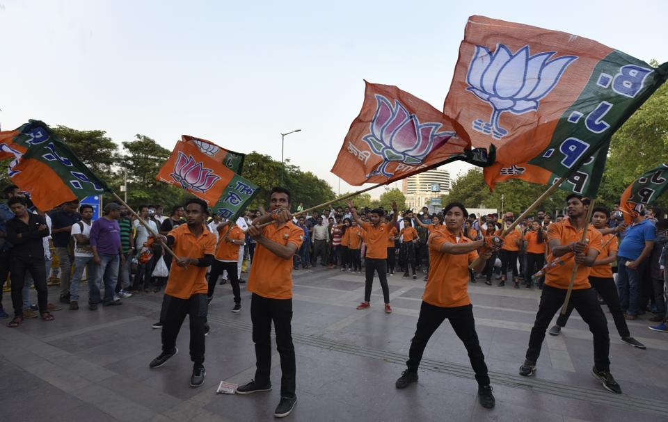 Both the BJP and the Congress have hired flash mobs for their campaigns. (Sonu Mehta / HT) Both the BJP and the Congress have hired flash mobs for their campaigns. (Sonu Mehta / HT)