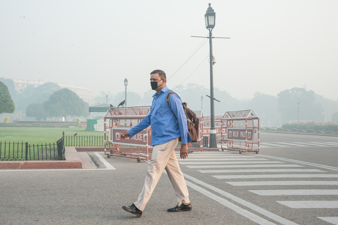 Early morning commuters in central Delhi, the morning after Diwali. Photo credit: Sayantoni Palchoudhuri/Delhi Early morning commuters in central Delhi, the morning after Diwali. Photo credit: Sayantoni Palchoudhuri/Delhi