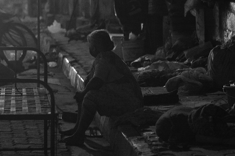 Outside Matunga station, along the Tulsi Pipe Road, there are numerous homeless families. These were families that were deemed ineligible for housing under the Maharashtra government's rehabilitation scheme. The poor implementation of the scheme has made life much worse for these erstwhile pavement dwellers now rendered homeless. Without any livelihood options, most of these families stay in makeshift plastic structures where their pucca pavement dwellings once stood. Outside Matunga station, along the Tulsi Pipe Road, there are numerous homeless families. These were families that were deemed ineligible for housing under the Maharashtra government's rehabilitation scheme. The poor implementation of the scheme has made life much worse for these erstwhile pavement dwellers now rendered homeless. Without any livelihood options, most of these families stay in makeshift plastic structures where their pucca pavement dwellings once stood.