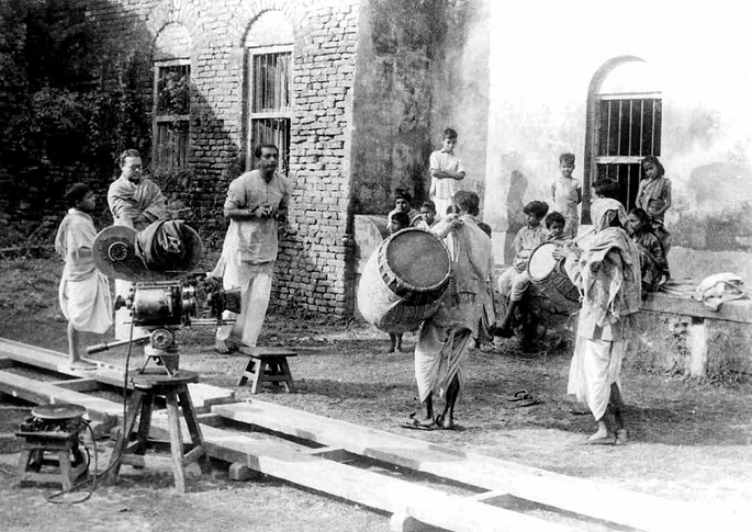 Satyajit Ray during the filming of ‘Pather Panchali’. Satyajit Ray during the filming of ‘Pather Panchali’.