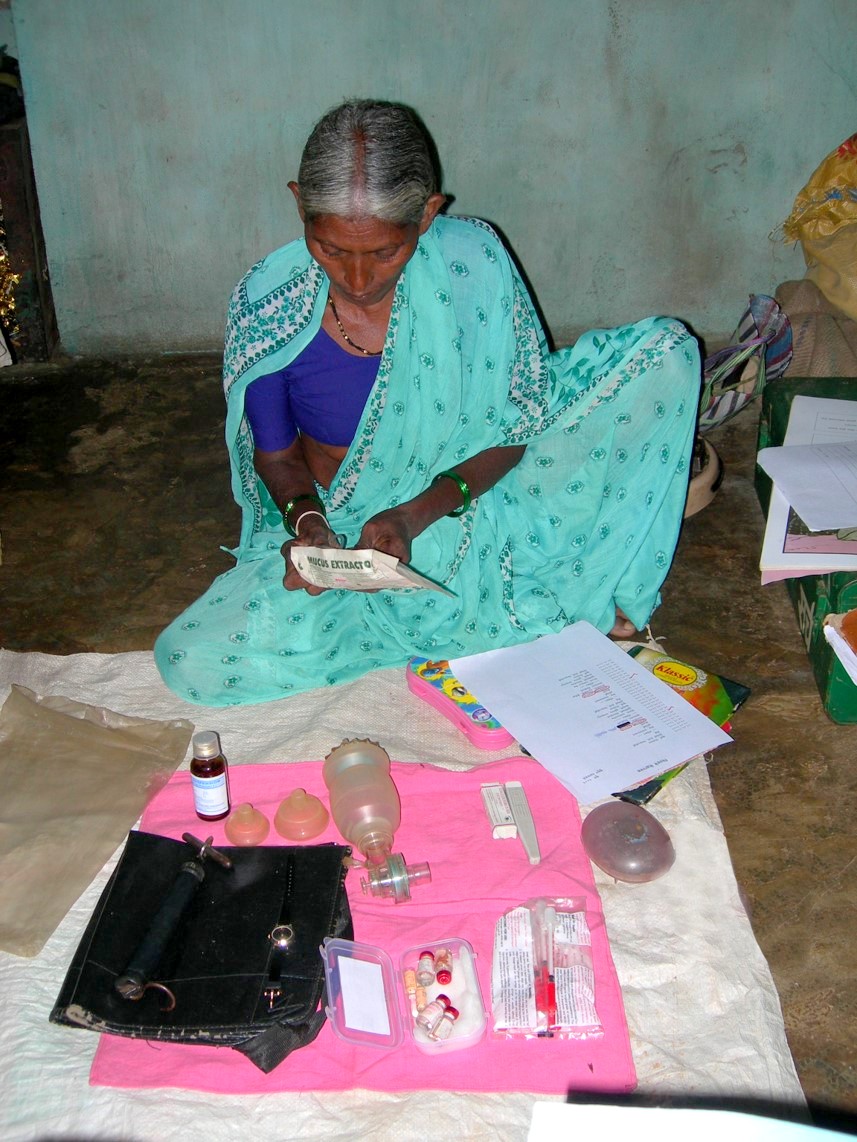 Kajubai with her medical kit, which includes a ventilation mask, thermometer, and essential medicines. (Photo: SEARCH) Kajubai with her medical kit, which includes a ventilation mask, thermometer, and essential medicines. (Photo: SEARCH)
