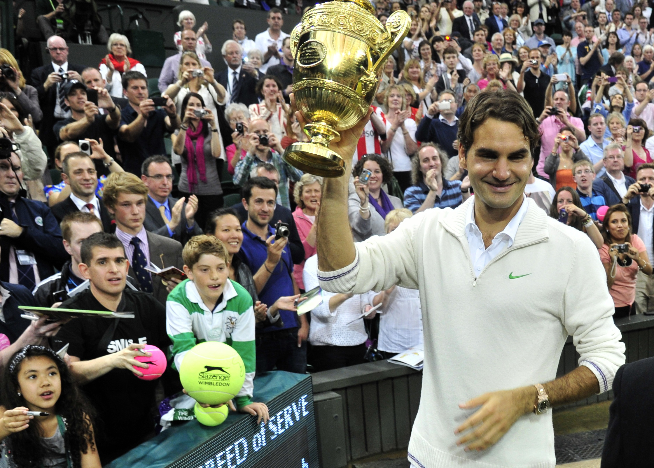Federer after beating Andy Murray to lift his seventh Wimbledon title/Courtesy: Reuters Federer after beating Andy Murray to lift his seventh Wimbledon title/Courtesy: Reuters