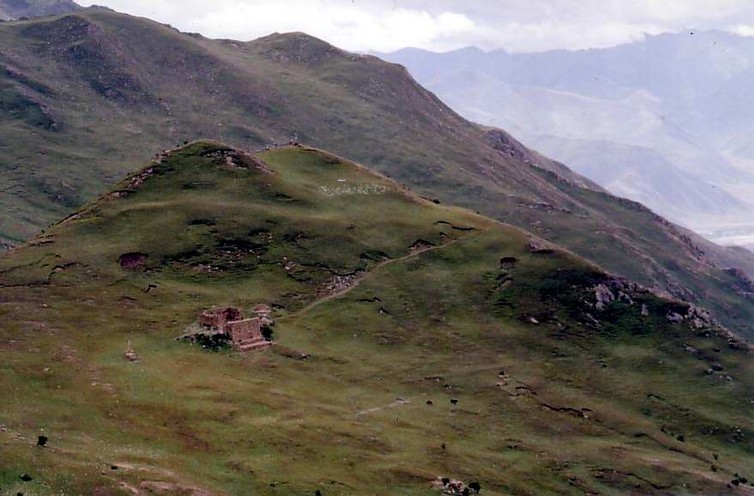 Sky burial site in the Yerpa Valley, Tibet. John Hill, CC BY-SA Sky burial site in the Yerpa Valley, Tibet. John Hill, CC BY-SA