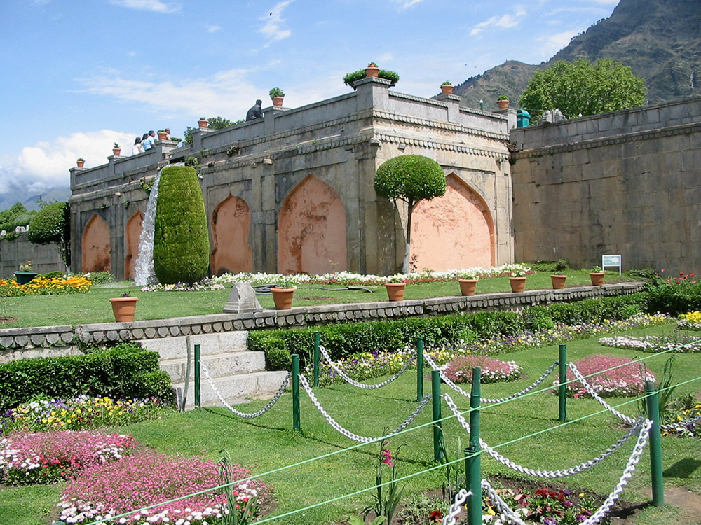 Entrance terrace at Nishat Bagh. Image credit: Anuradha Chaturvedi Entrance terrace at Nishat Bagh. Image credit: Anuradha Chaturvedi