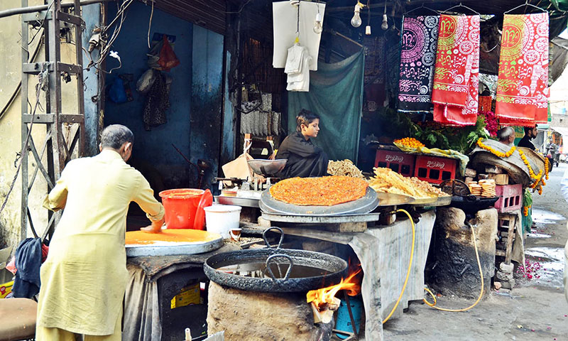 Vendors sell food near the shrine. Photo by Abdullah Khan. Vendors sell food near the shrine. Photo by Abdullah Khan.
