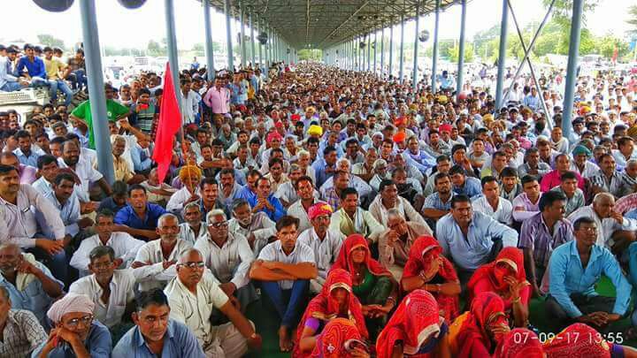 Agitating farmers at the Sikar mandi during the agitation Agitating farmers at the Sikar mandi during the agitation
