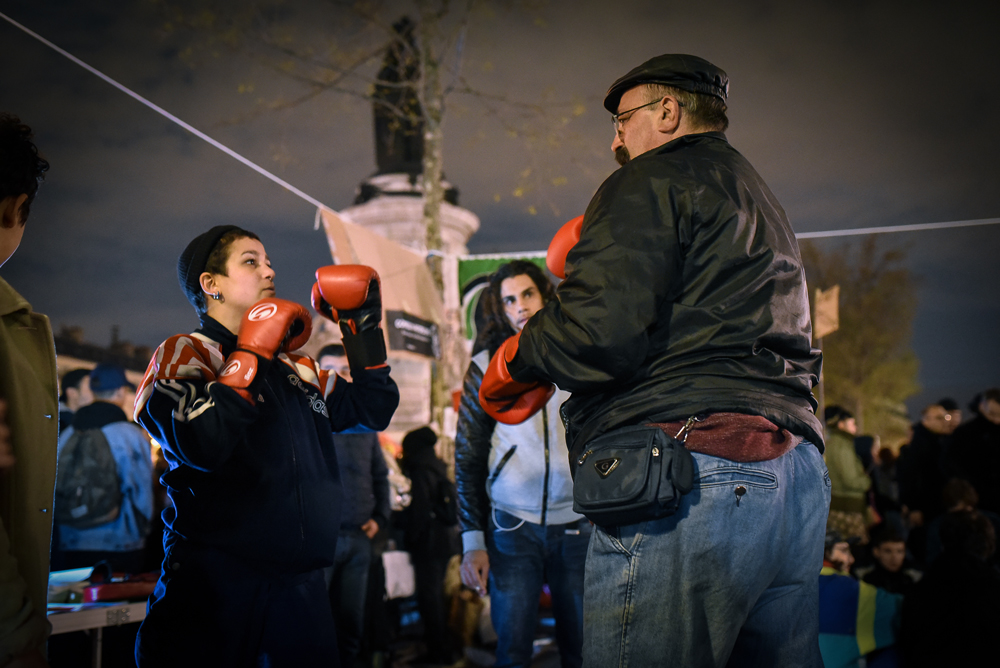 After a women-only meeting of the feminist commission of Nuit debout was disturbed by male chauvinists, a member of the commission takes a self-defence class. After a women-only meeting of the feminist commission of Nuit debout was disturbed by male chauvinists, a member of the commission takes a self-defence class.