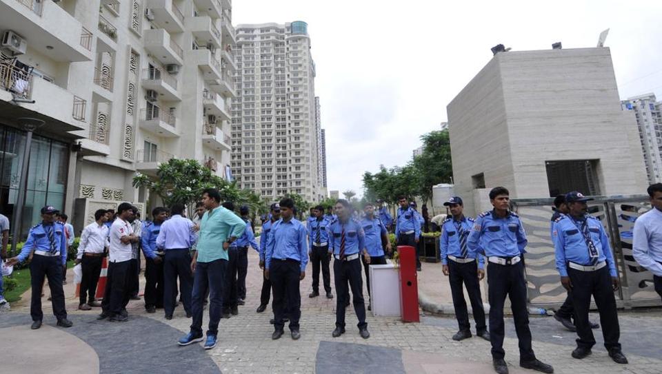 Security guards outside Mahagun Moderne in Noida's Sector 78 on Wednesday. (Credit: Sunil Ghosh / HT) Security guards outside Mahagun Moderne in Noida's Sector 78 on Wednesday. (Credit: Sunil Ghosh / HT)