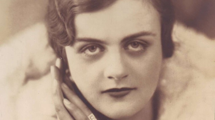 Hollingworth was one of the most accomplished foreign correspondents of the 20th century. Hollingworth was one of the most accomplished foreign correspondents of the 20th century.