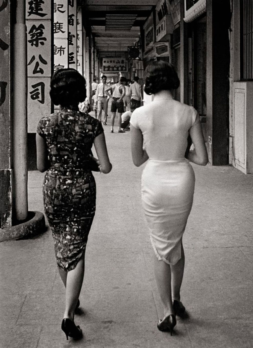 Only in Shanghai: fashion in the street in 1948. Only in Shanghai: fashion in the street in 1948.