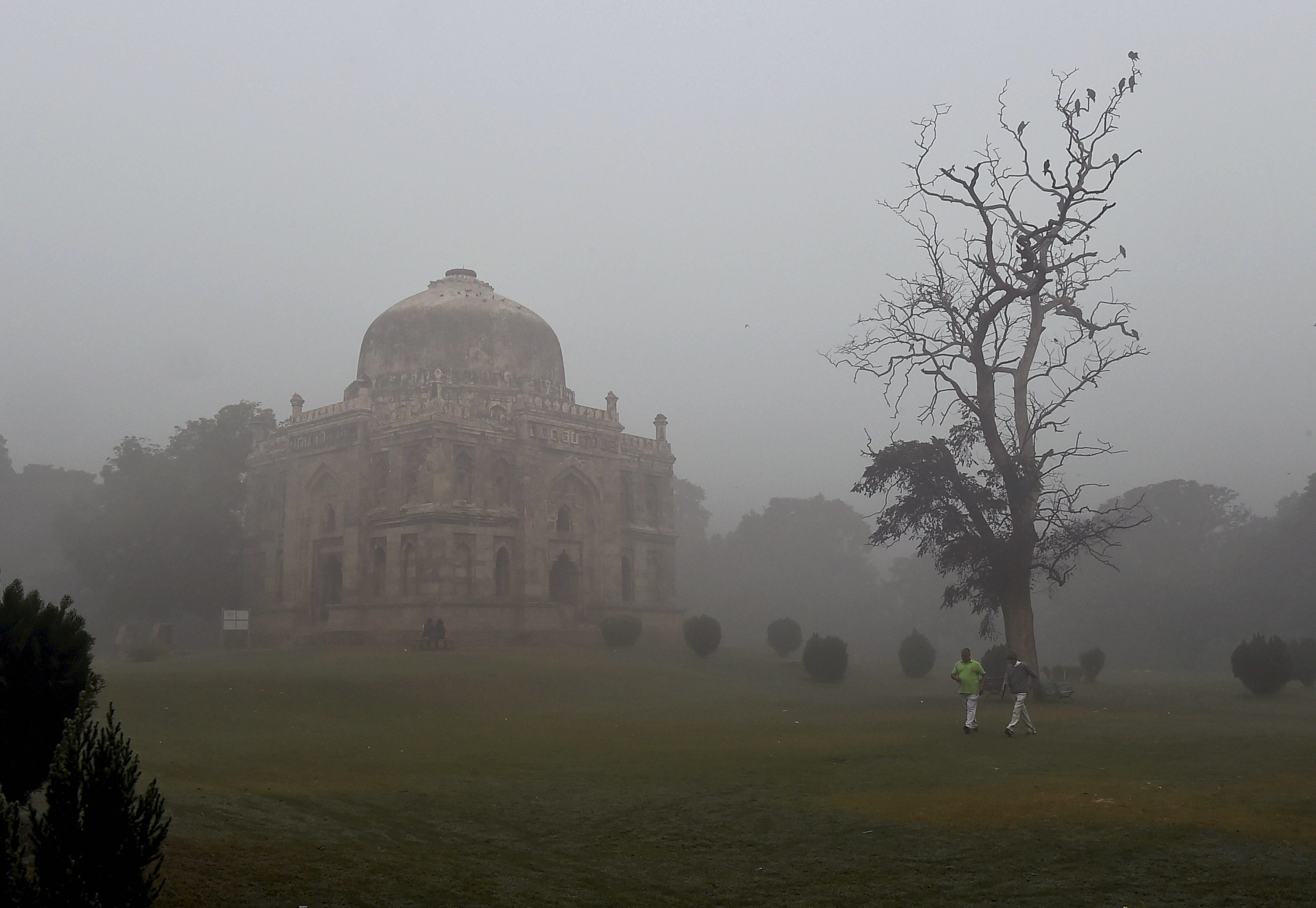 The smog covered Delhi's Lodhi Gardens on Tuesday morning (PTI) The smog covered Delhi's Lodhi Gardens on Tuesday morning (PTI)