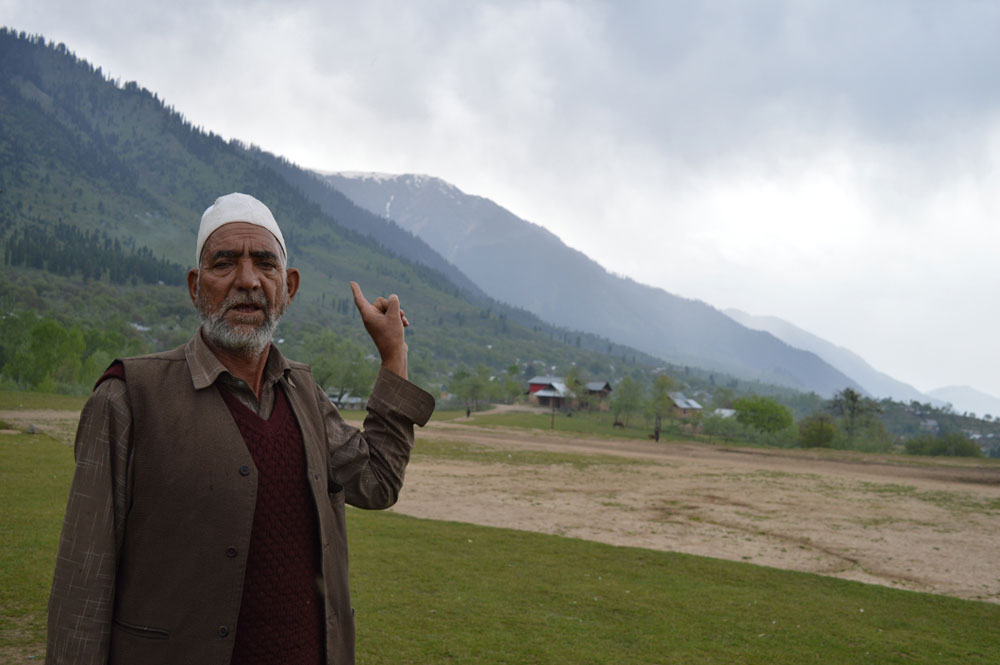 Mohammad Ramzan shows the deforested areas in and around Tosamaidan (image by Athar Parvaiz) Mohammad Ramzan shows the deforested areas in and around Tosamaidan (image by Athar Parvaiz)