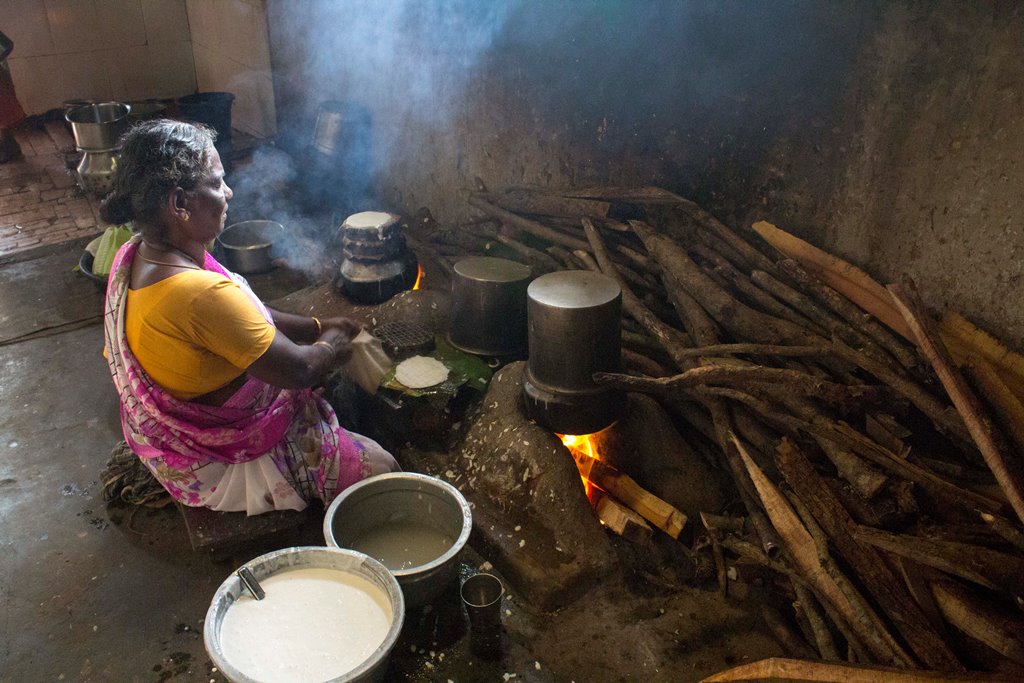 Devi makes idlis on a wood fire. Photo credit: Meenakshi Soman Devi makes idlis on a wood fire. Photo credit: Meenakshi Soman