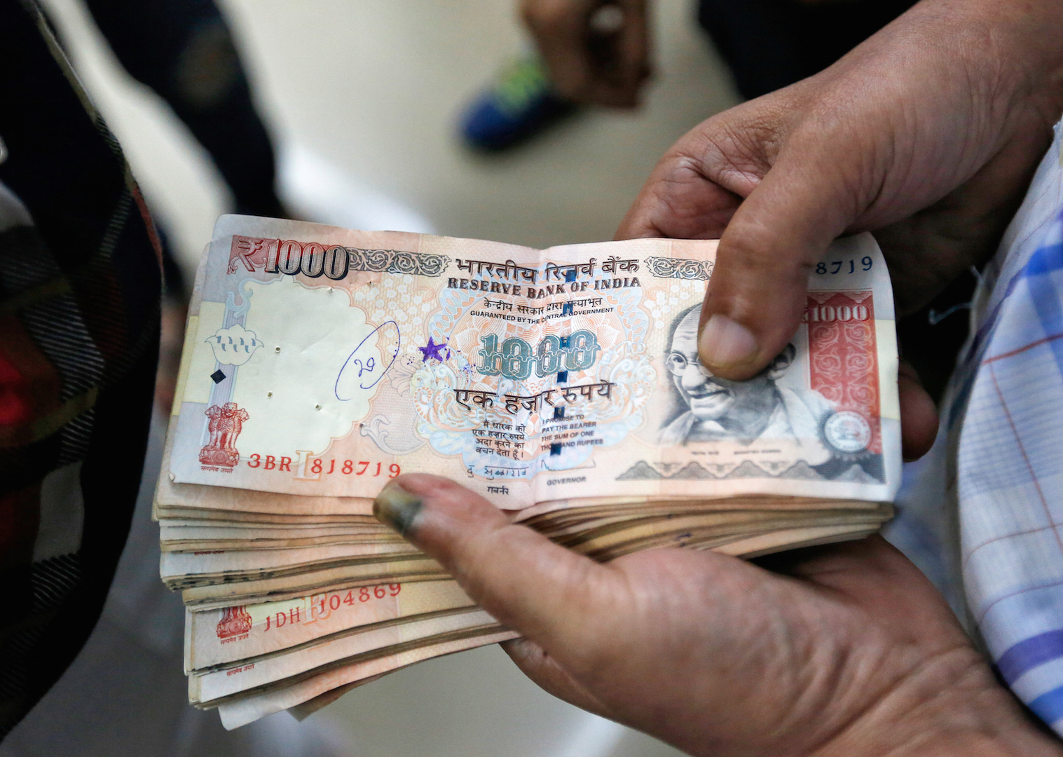 A customer waits to deposit 1000 rupee banknotes in Mumbai. Photo credit: REUTERS/Danish Siddiqui A customer waits to deposit 1000 rupee banknotes in Mumbai. Photo credit: REUTERS/Danish Siddiqui
