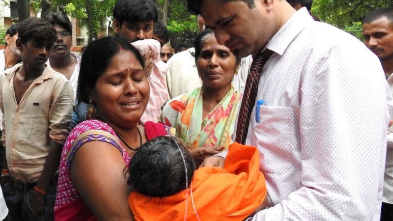 Relatives mourn the death of a child at the Baba Raghav Das Medical College hospital in Gorakhpur, Uttar Pradesh. (Photo credit: AFP) Relatives mourn the death of a child at the Baba Raghav Das Medical College hospital in Gorakhpur, Uttar Pradesh. (Photo credit: AFP)