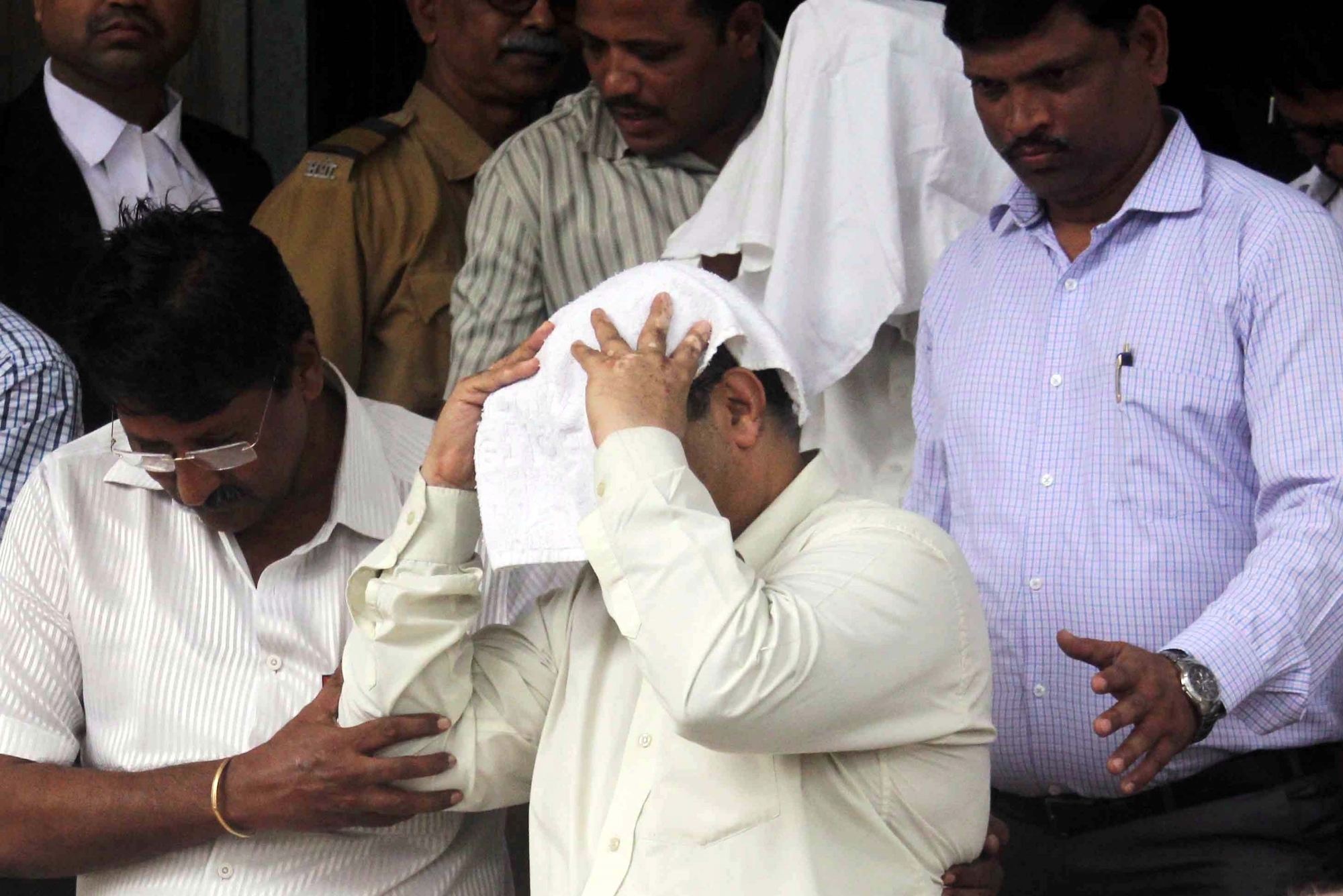 Doctors of Dr L H Hiranandani Hospital being taken away from a Mumbai Court on Aug 13, 2016. They were produced before the court in connection with a kidney racket. (Photo: IANS) Doctors of Dr L H Hiranandani Hospital being taken away from a Mumbai Court on Aug 13, 2016. They were produced before the court in connection with a kidney racket. (Photo: IANS)