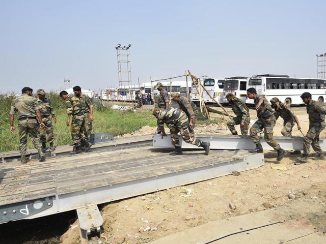 Soldiers construct a pontoon bridge across the Yamuna in Delhi for a 2016 event organised by a religious leader. (Photo credit: HT). Soldiers construct a pontoon bridge across the Yamuna in Delhi for a 2016 event organised by a religious leader. (Photo credit: HT).